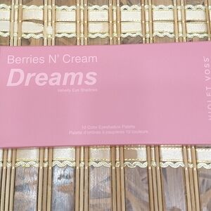 Violet Voss Berries n cream dreams eyeshadow palette